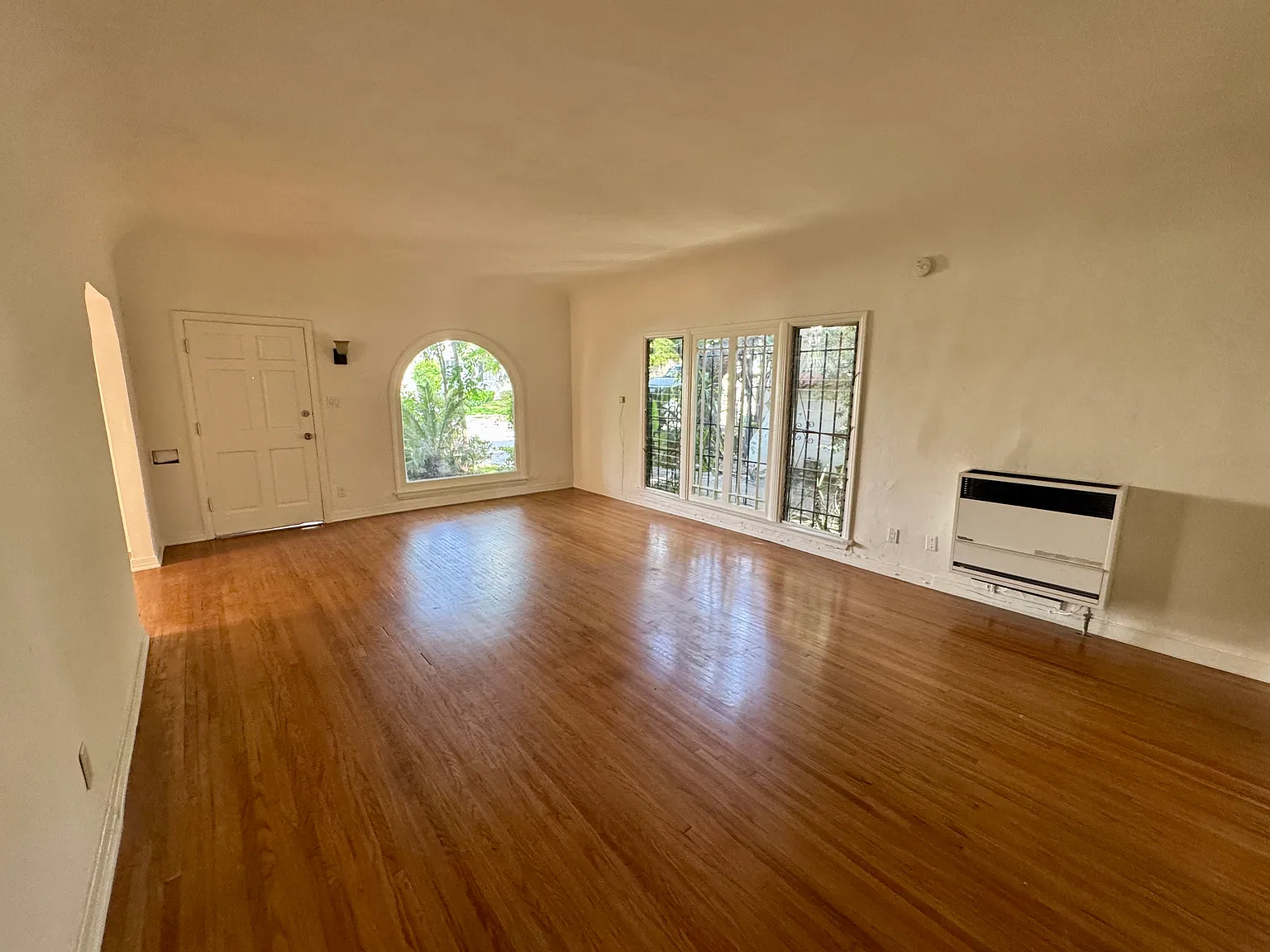 2 bed, 1.5 bath, 1400 sqft, $3,995 — Photo 1