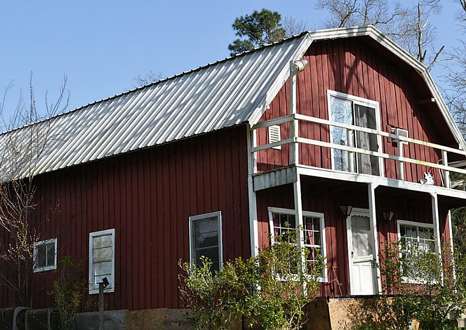 Adorable Dutch style barn house