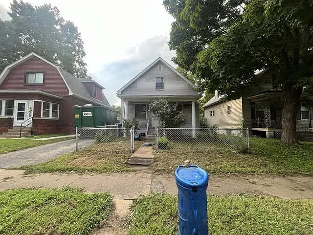 2317 Grand Ave