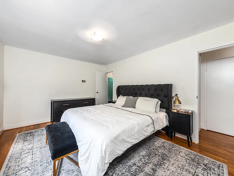 5112 Macarthur Blvd NW — Photo 9