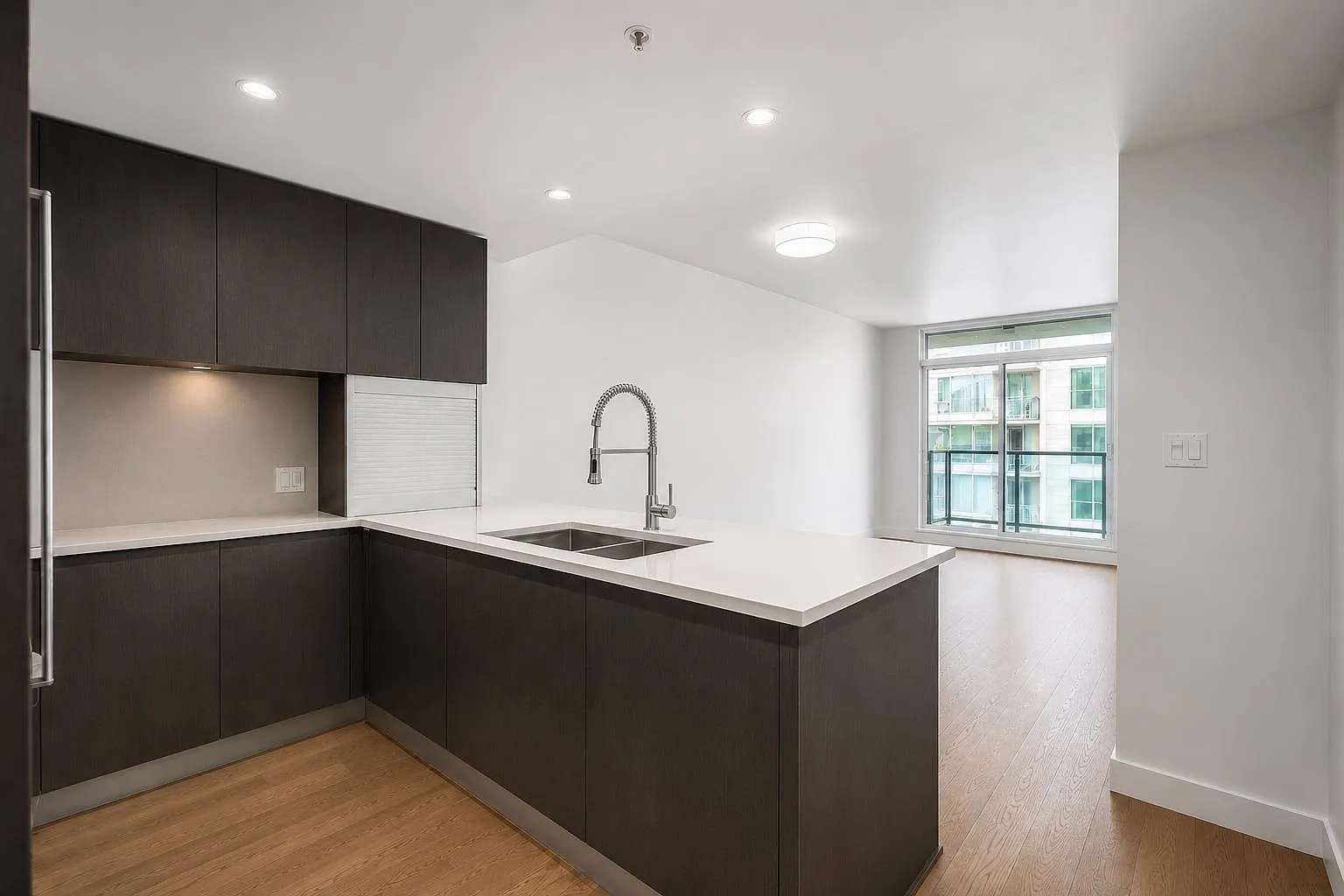 1 bed, 634 sqft, $2,600 — Photo 3