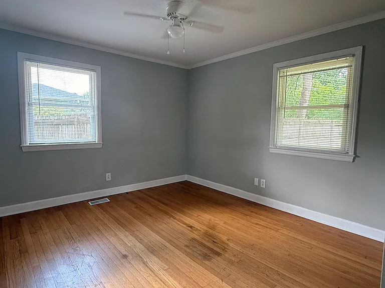 910 Sawyer Dr — Photo 5