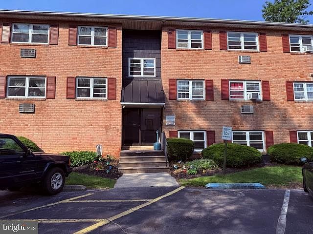 2nd image of 335 E Lancaster Ave Unit C6