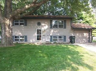 1214 Garfield Cir, Ames, IA 50014