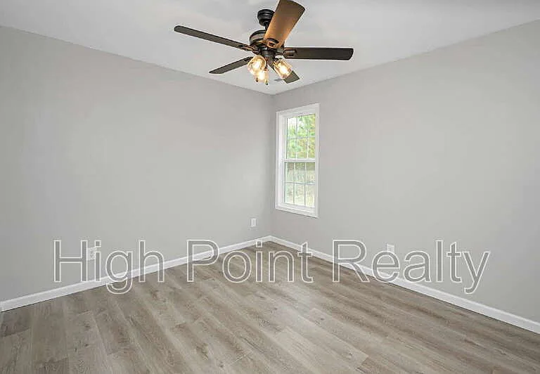 85 Smith Glen Dr — Photo 5