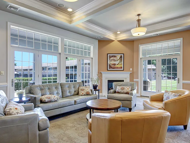 Golf Club Apartments — Photo 20