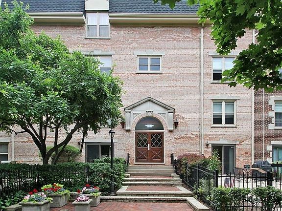 Great central location in the booming Main area of Evanston.