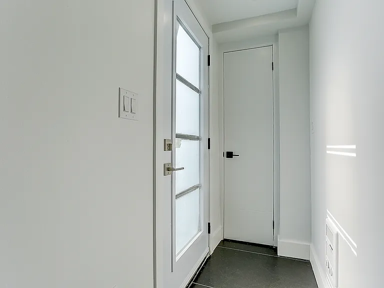 71 Livingstone Ave #BASEMENT — Photo 19