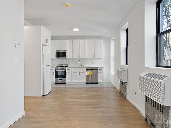 3rd image of 164 Orchard St APT 2E