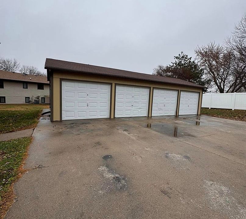 2nd image of 1615 Knollcrest Dr APT 1