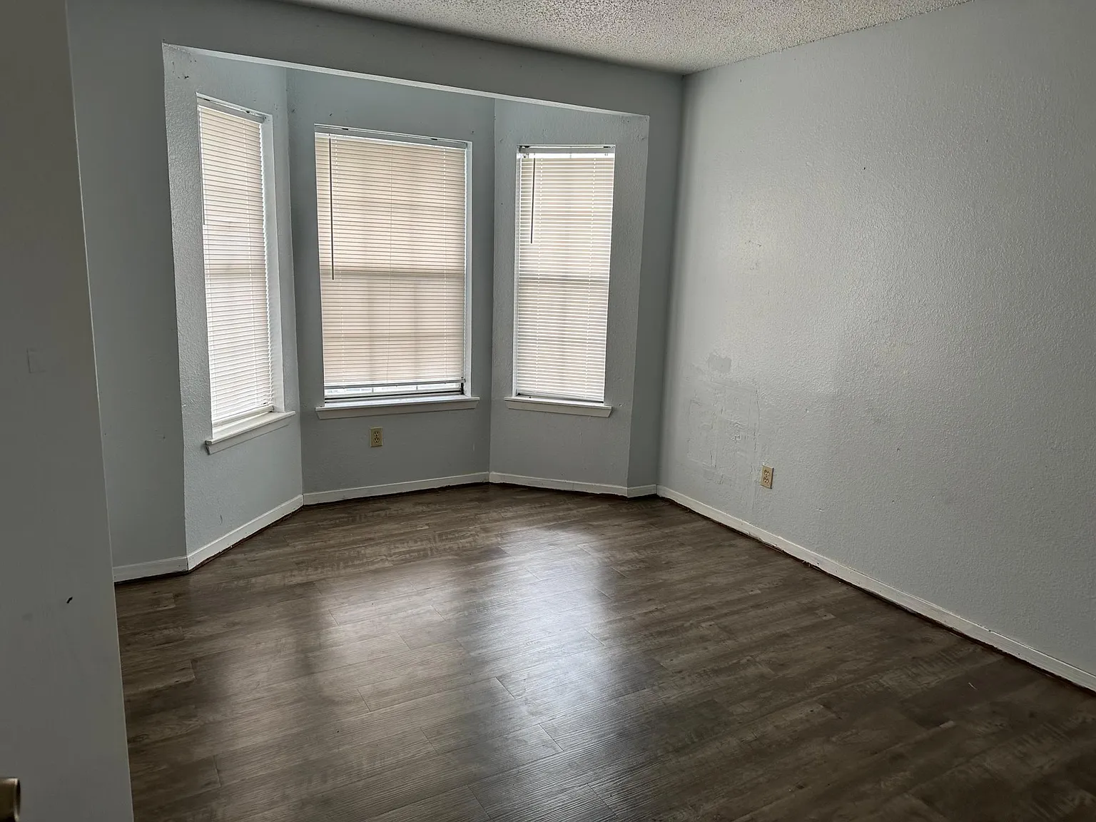 320 S Center St — Photo 2
