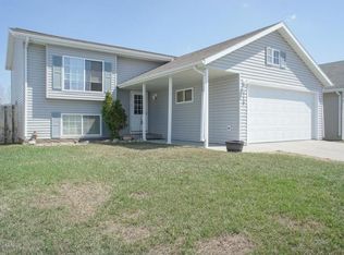 712 51st St S, Fargo, ND 58103