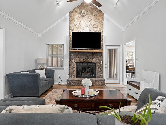 5th image of 5507 Twin Oaks Dr