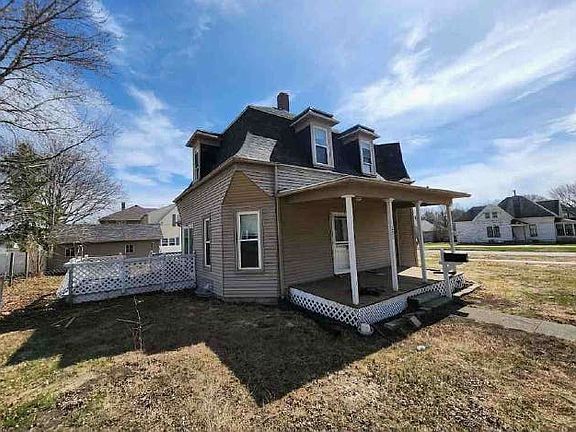 2nd image of 200 N 11th St