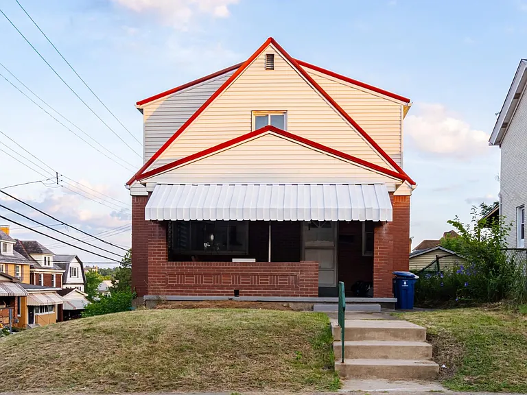 448 Eureka St — Photo 2