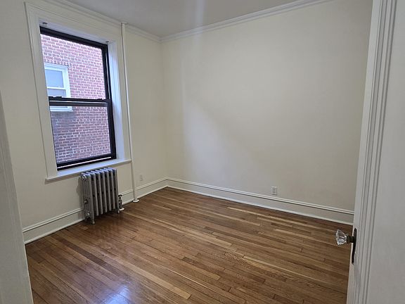 5th image of 2218 42nd St APT D3