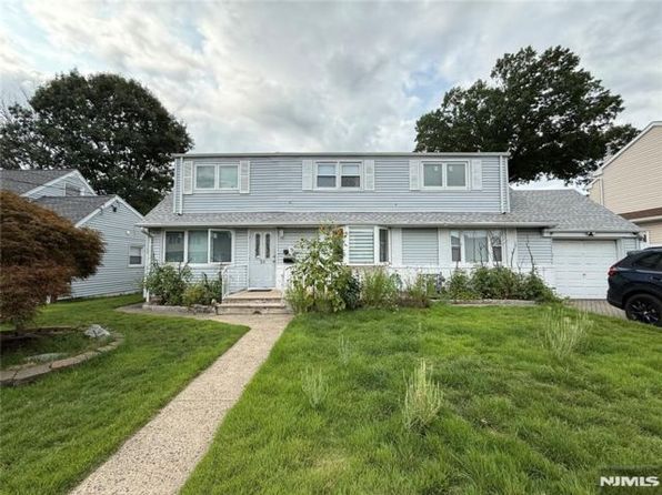 51 Echo Pl #2, Elmwood Park, NJ 07407 – 2-bedroom rental in Elmwood Park