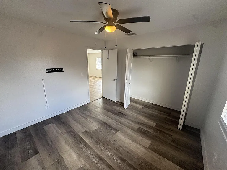 1711 W Carmen St #B — Photo 8