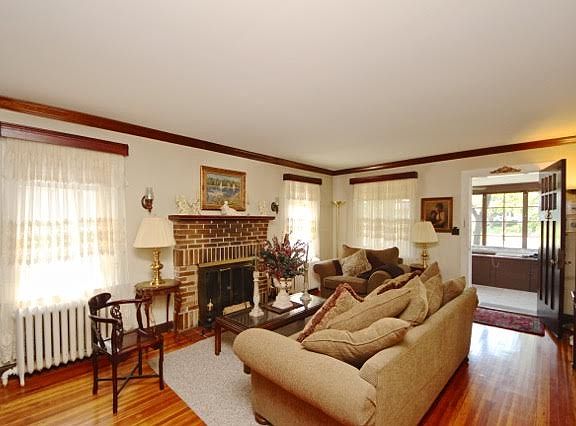 3rd image of 51 Hubbard Ave