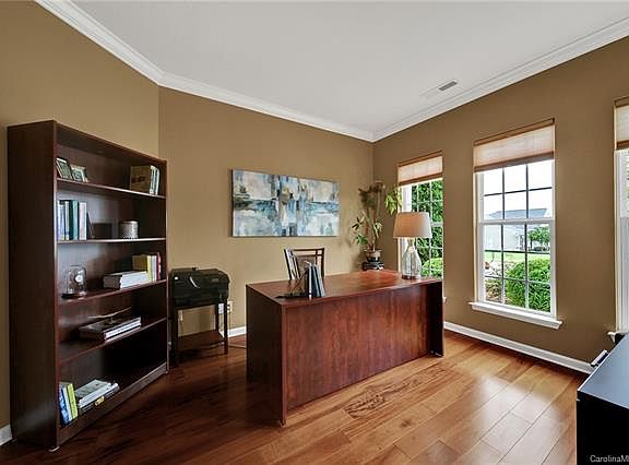 5th image of 3018 Ambleside Dr