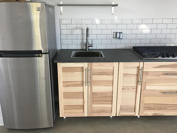 3rd image of 621 E Sola St