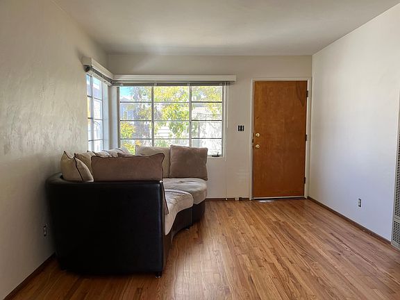 4th image of 3750 Van Dyke Ave #1/2