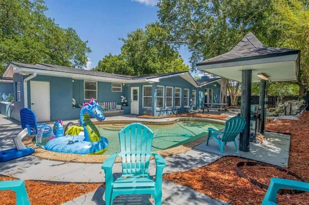 5 bed, 3.0 bath, 2752 sqft, $5,000 — Photo 2