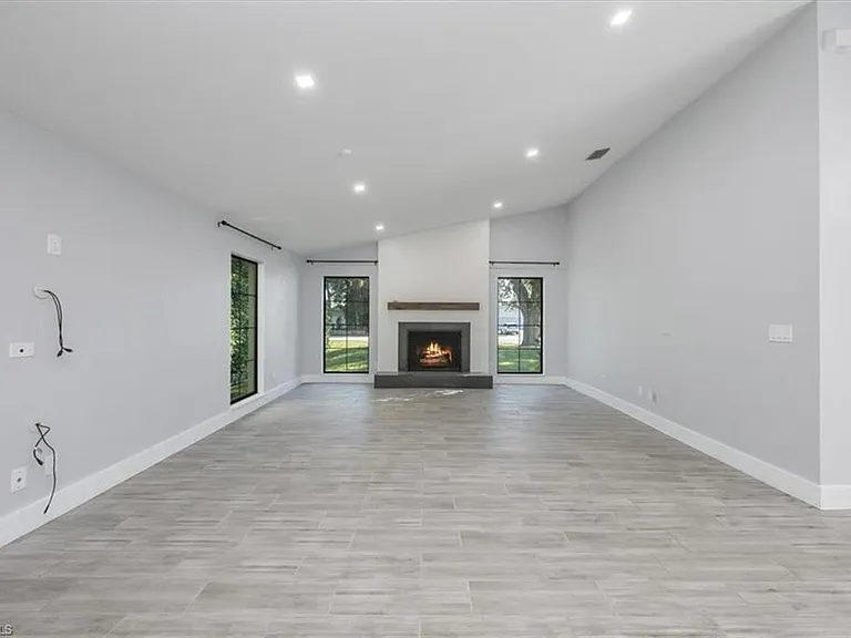 6161 Waxmyrtle Way — Photo 6
