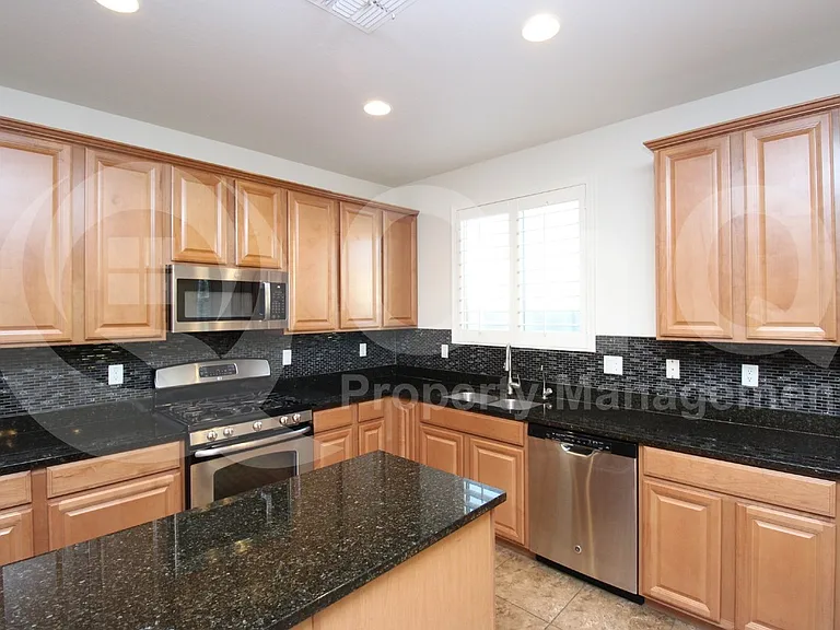 4535 S Ellesmere St — Photo 4