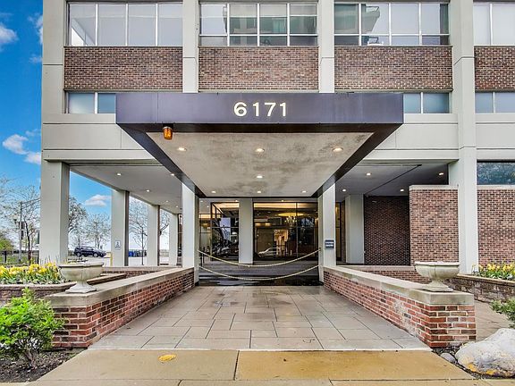 5th image of 6171 N Sheridan Rd APT 806