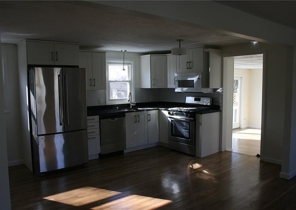 2nd image of 90 Hollow Tree Dr