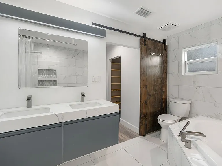 608 Overhill Dr — Photo 12