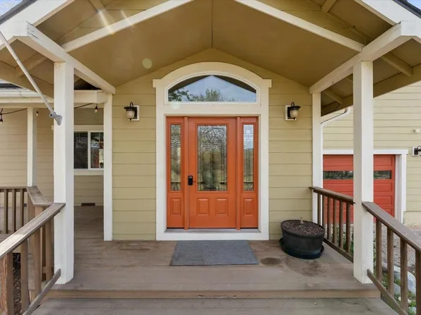 6126 Little Creek Rd, Yreka, CA 96097