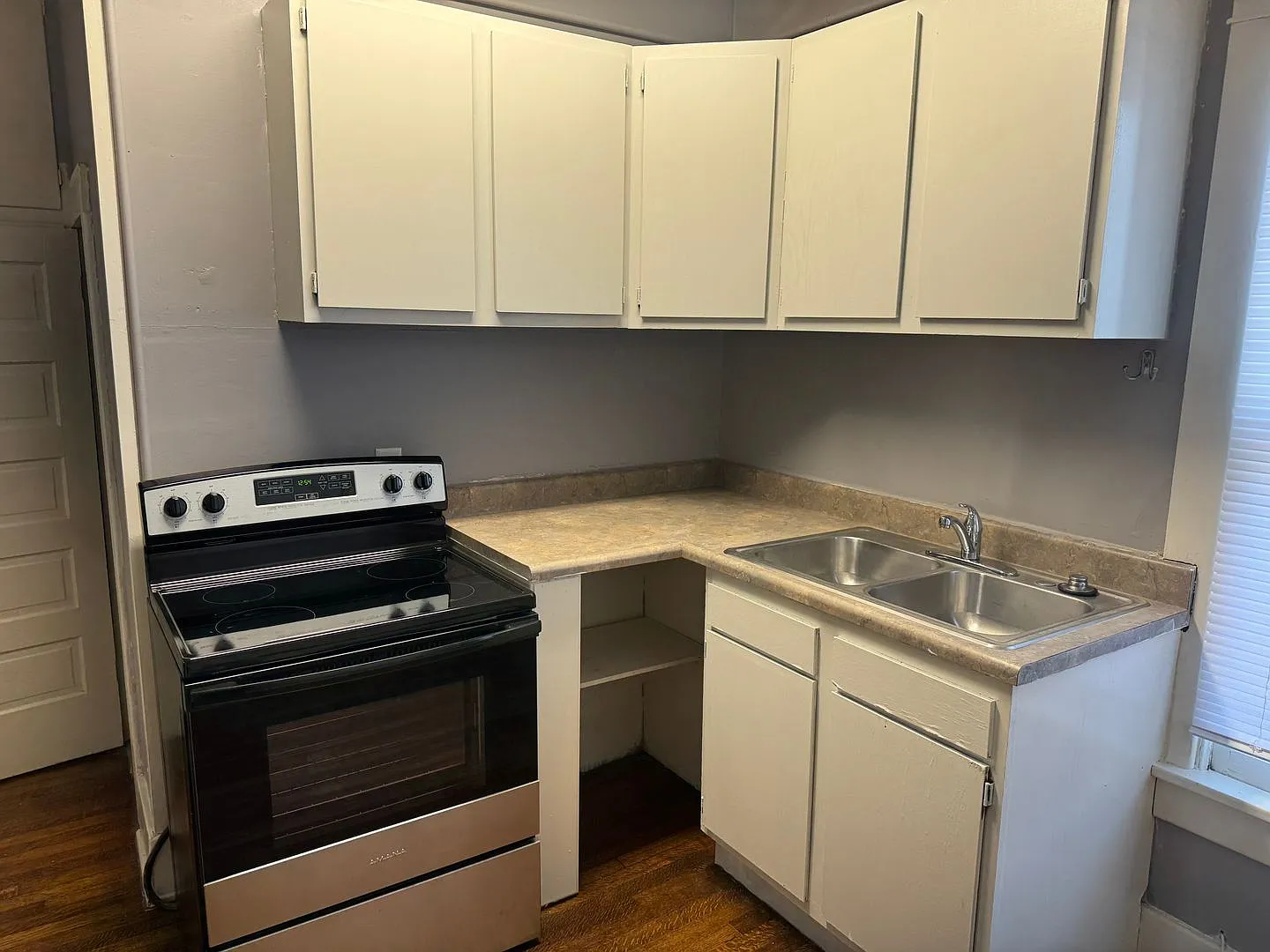 626 S 12th - 12H Apartments — Photo 4
