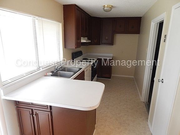5th image of 2328 Pinkerton Dr