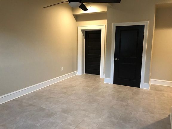 4th image of 412 S Poplar St APT 102