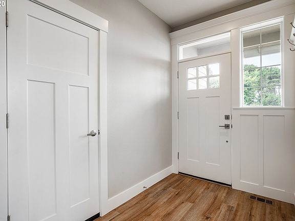 3rd image of 2990 NW Lee Ave