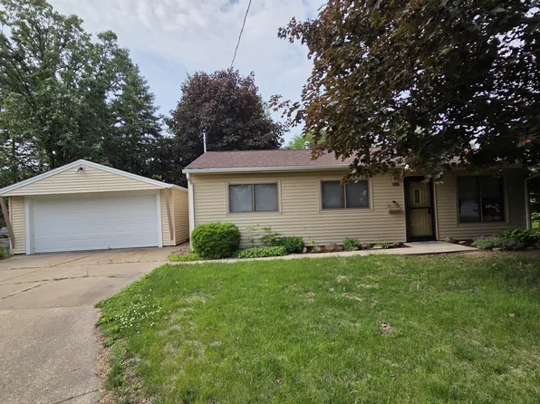 2317 23rd Street Ct, Bettendorf, IA 52722