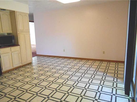 5th image of 598 Windy Hill Dr