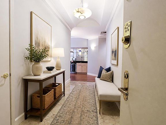 3rd image of 2016 Main St #Penthouse 2