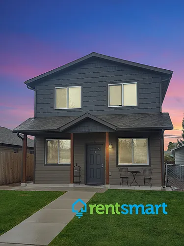 2207 Strand Ave Photo 1