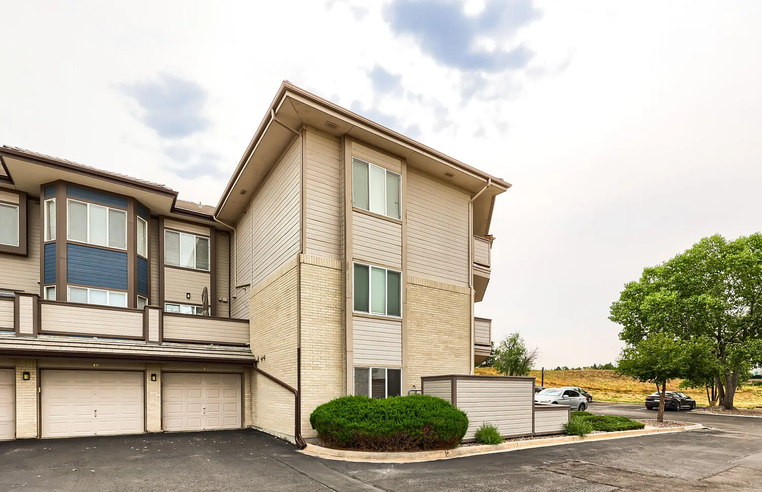 920 E Plum Creek Parkway — Photo 2
