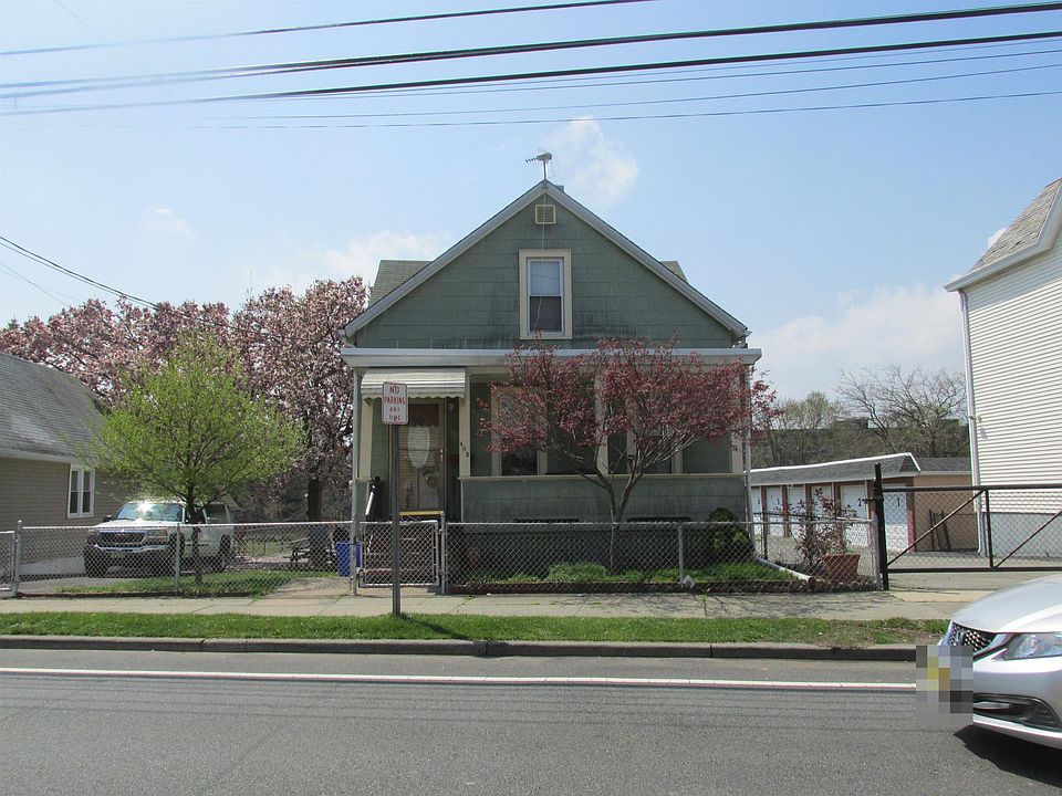 1st image of 405 River Dr