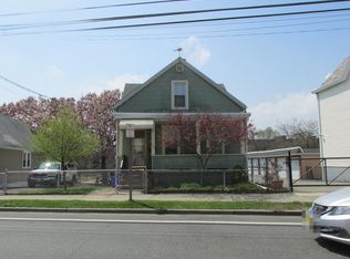 405 River Dr, Garfield, NJ 07026