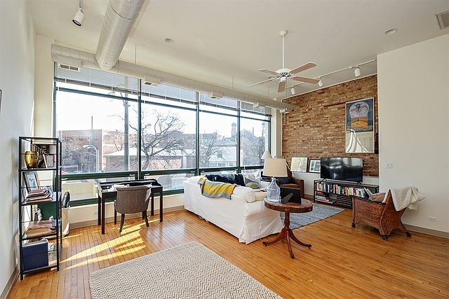 2nd image of 1130 N Milwaukee Ave #2F