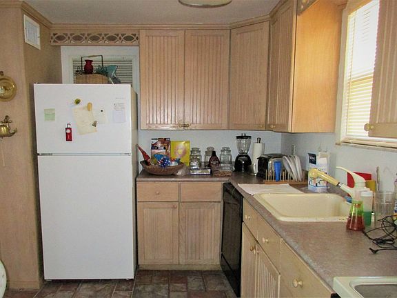 3rd image of 221 Buckner Ave S #811
