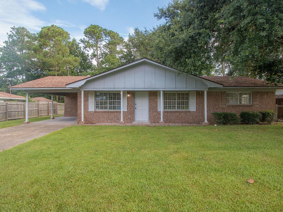 1st image of 216 Alverado Dr