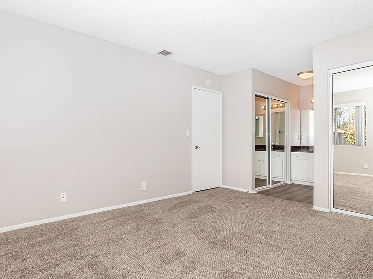 Sierra Vista Apartments — Photo 11