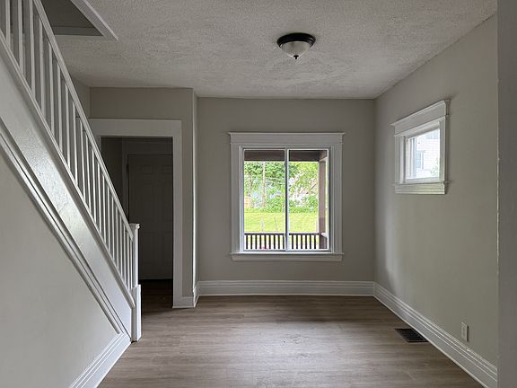 3rd image of 25 Trust St