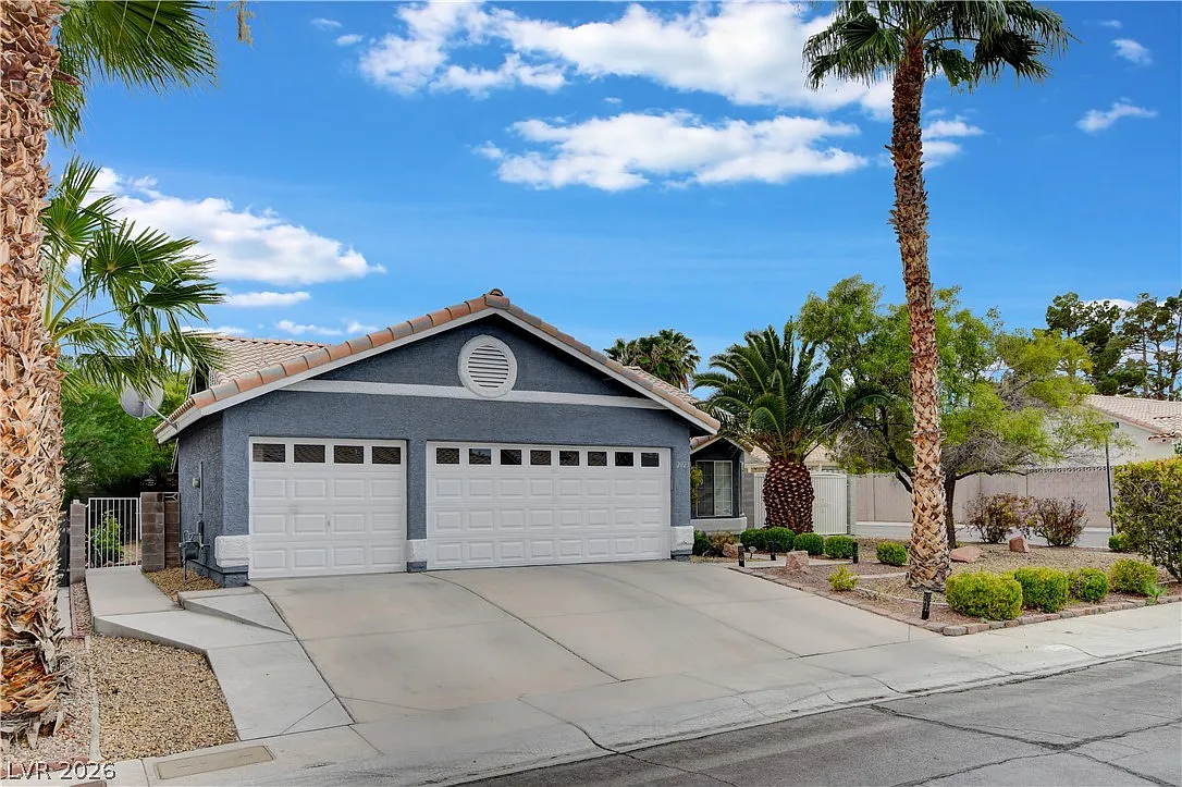 4 bed, 2.5 bath, 1977 sqft, $2,300 — Photo 2